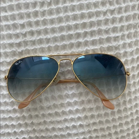 adorable RayBans in good condition!! Ray-Ban | Accessories | Adorable Raybans In Good Condition  main image 4